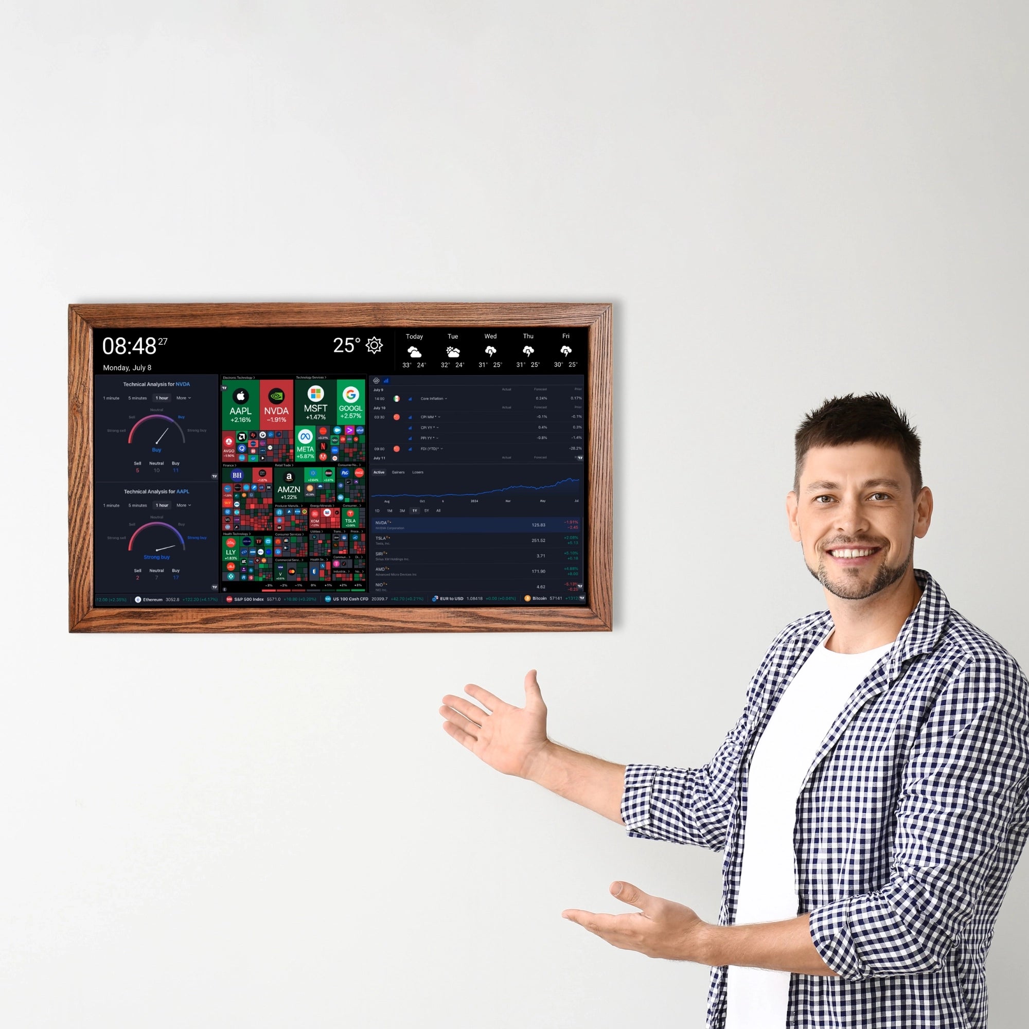 Smarter Wandkalender 32 Zoll im Holzrahmen