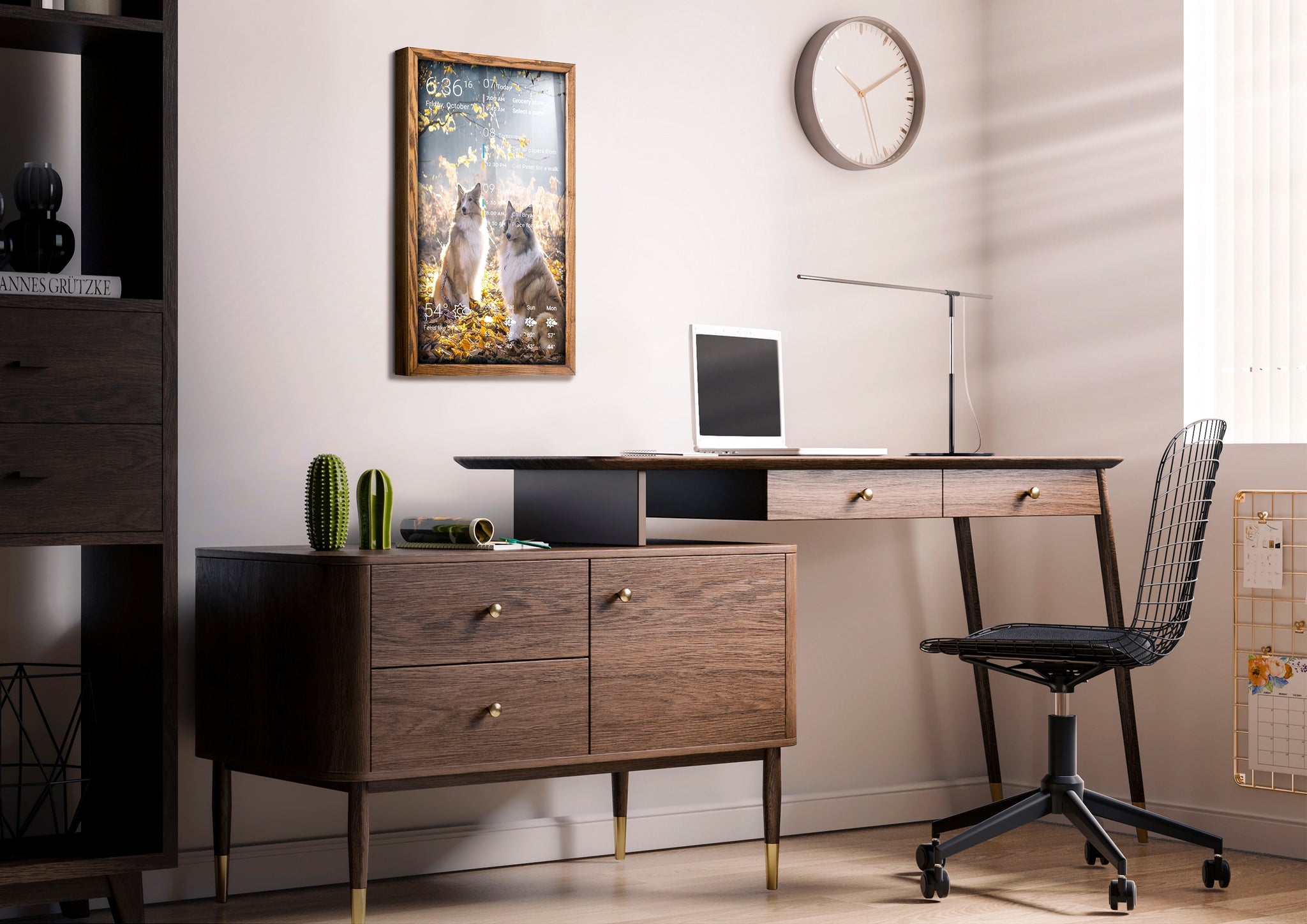 Smart Displays for Modern Homemakers: A Versatile Household Tool